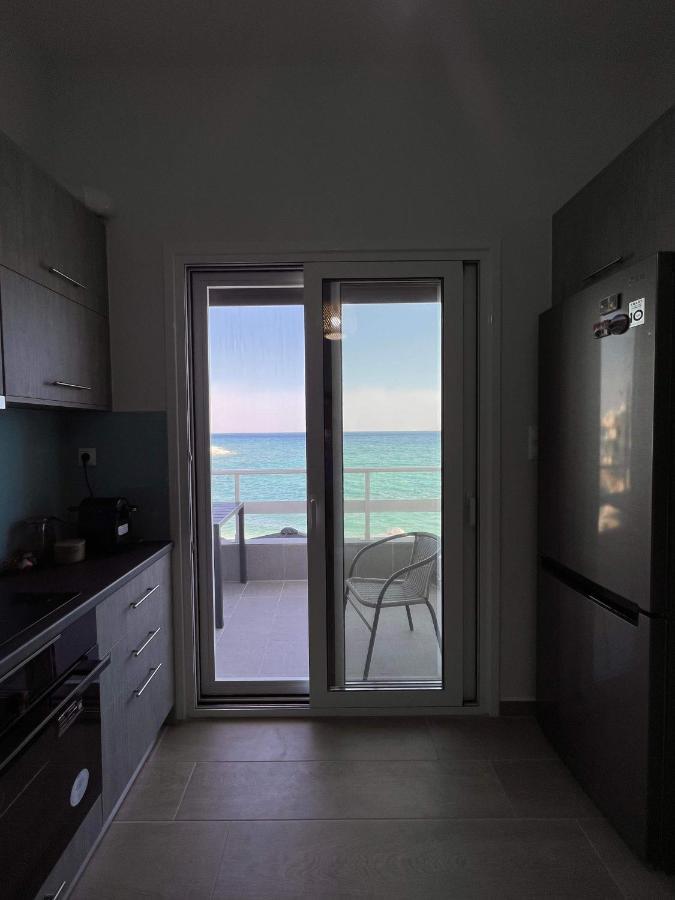 Beach Retreat In Town Corinto Exterior foto