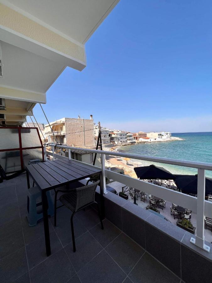 Beach Retreat In Town Corinto Exterior foto